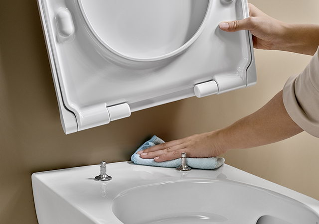 Geberit toilet seats with the QuickRelease function facilitate cleaning.